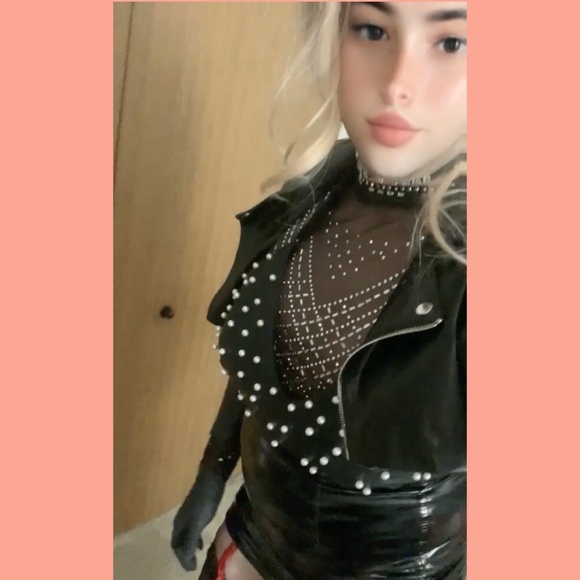 ABOUT ME πποΈ - Picture 1 of 3